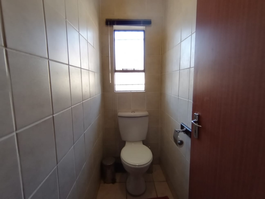 6 Bedroom Property for Sale in Vredefort Free State